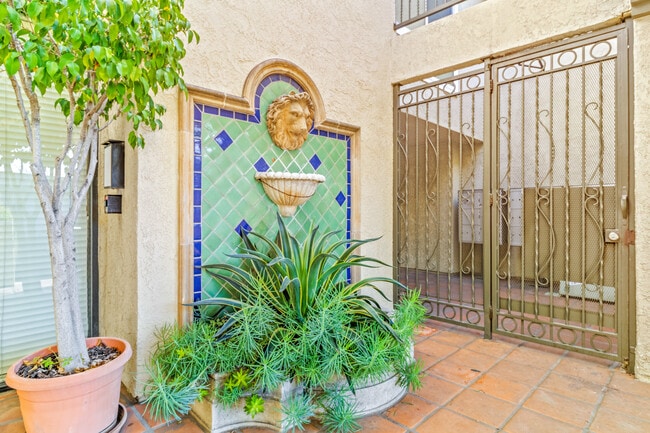 Building Photo - 64 N Mar Vista Ave