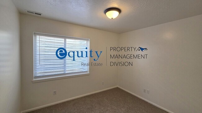 Building Photo - 11851 Poultry Dr