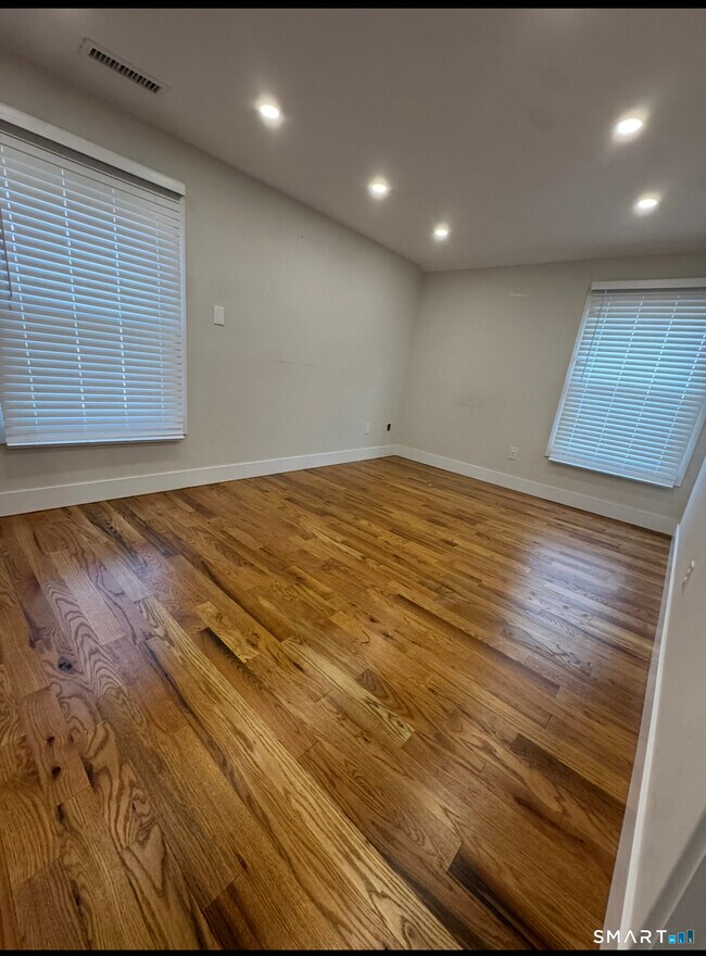 Building Photo - 35 Knapps Hwy