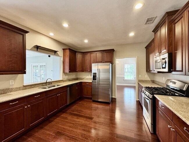 Building Photo - 5 Bedroom Ready NOW! Pet Friendly, Community Pool, Clubhouse, Fitness Center, Kayak Launch, Playg...