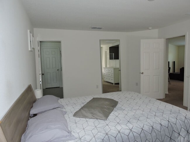 Building Photo - 4/2 Single Family Home