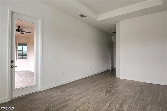 Building Photo - 7796 Lakes Edge Ln