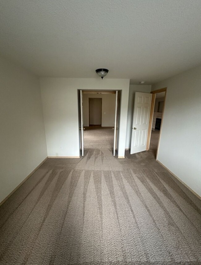 Building Photo - Ranch, 2 Bedroom + Bonus Room / Office.