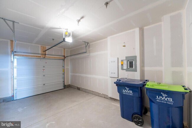Building Photo - 715 Platinum Dr