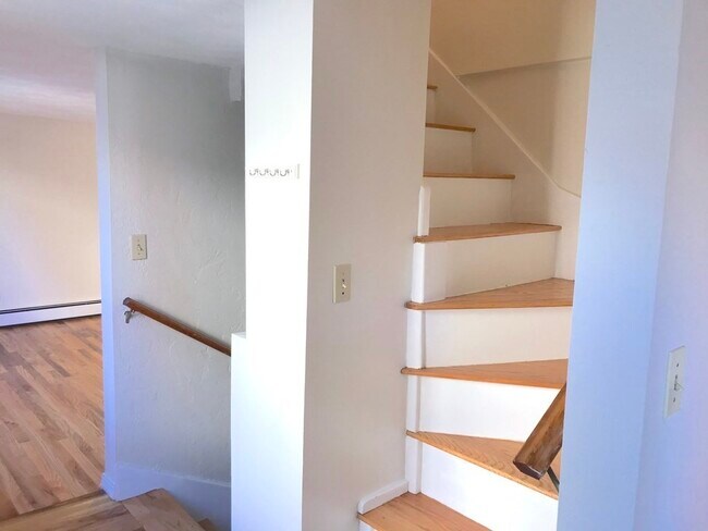 Building Photo - 144 Thorndike St