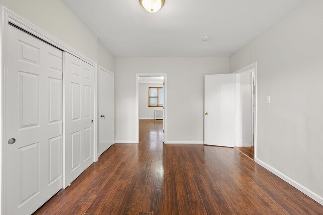 Building Photo - 37 Pearsall Ave