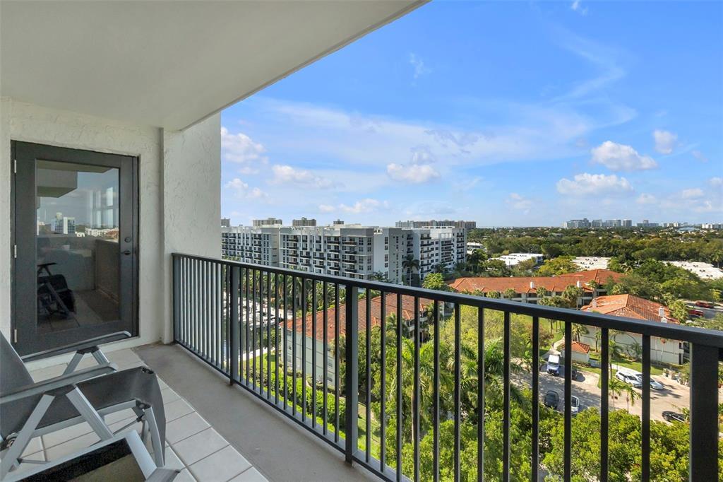 Building Photo - 3200 Port Royale Dr N