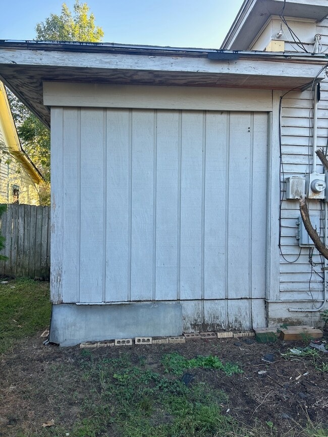 Building Photo - 206 Dallas St