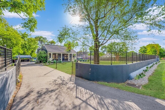 Building Photo - 562 Neelys Bend Rd