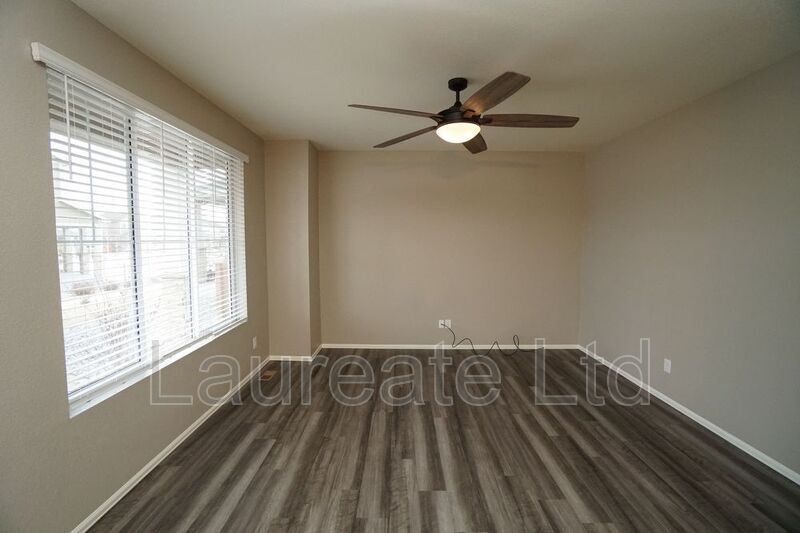 Building Photo - 11755 Lovegrass Dr