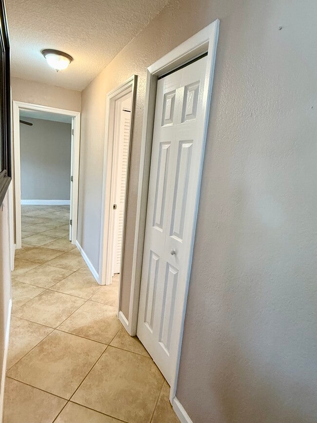 Building Photo - 4427 Tuna Dr