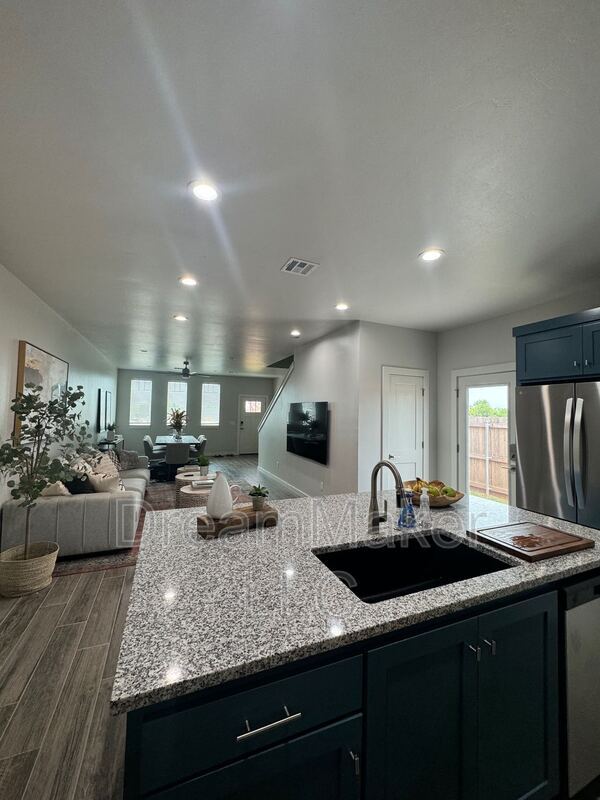 Building Photo - 2807 Clifton Ter