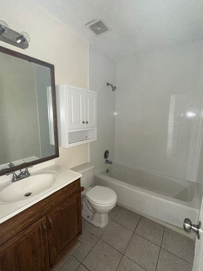 Building Photo - VERO BEACH HIGHLANDS