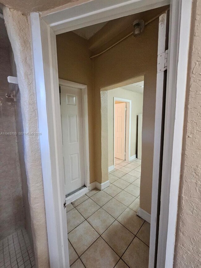 Building Photo - 2990 SW 15th Ave