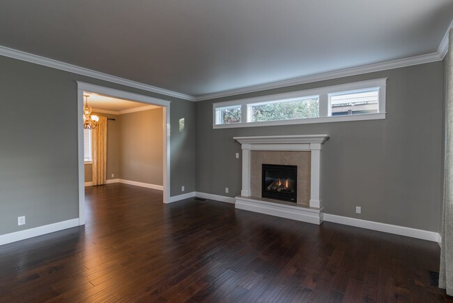 Building Photo - Stunning home on Awbrey Butte!