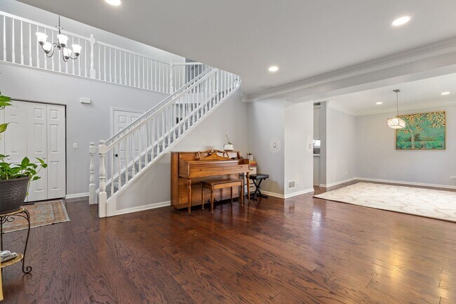 Building Photo - Incredibly beautiful 4 Bedroom 2.5 Bath Home