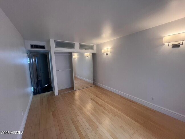 Building Photo - 1010 E Osborn Rd