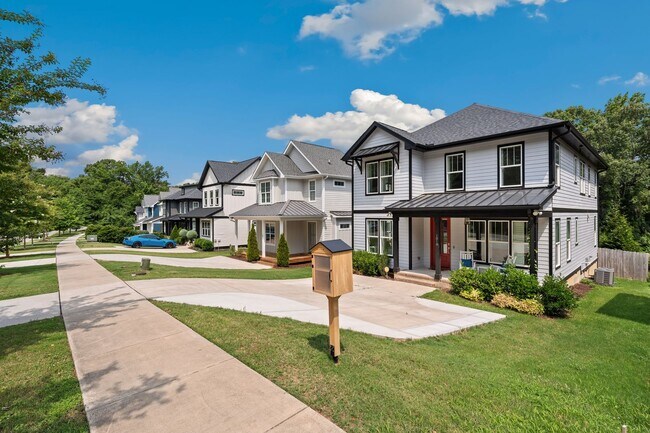 Building Photo - Stunning Like-New 4 Bedroom Home with Solar Panels & Fenced Backyard in Raleigh!