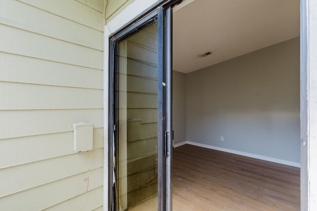 Building Photo - 932 S Dearborn Way