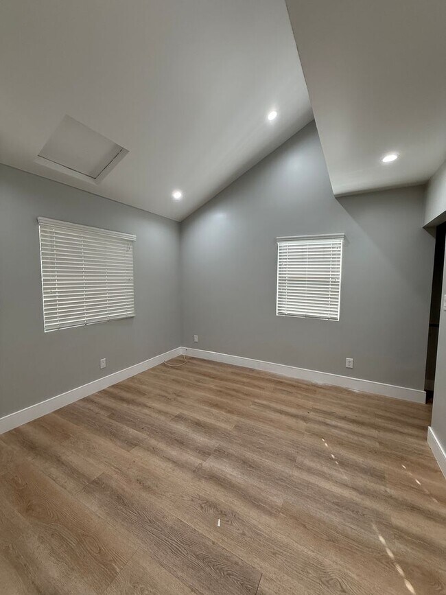 Building Photo - 142