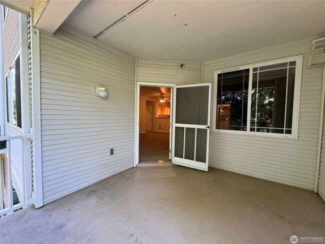 Building Photo - 2bd/2ba Newcastle Condo