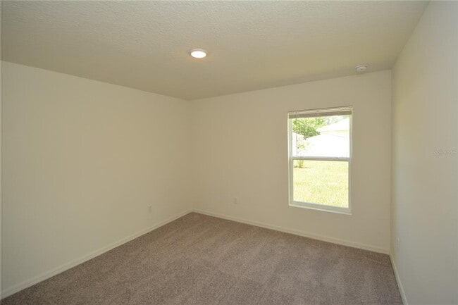 Building Photo - 11 Roxland Ln