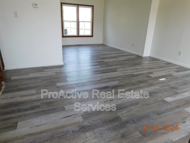 Building Photo - 1461 Thamesford Dr