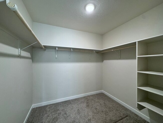 Building Photo - 7565 E Edison St