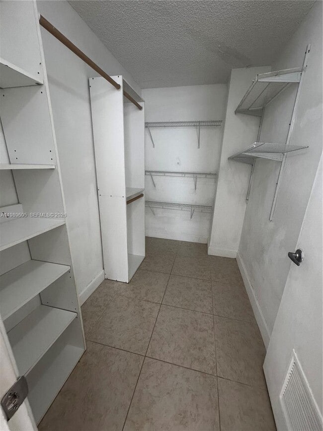 Building Photo - 9686 Fontainebleau Blvd