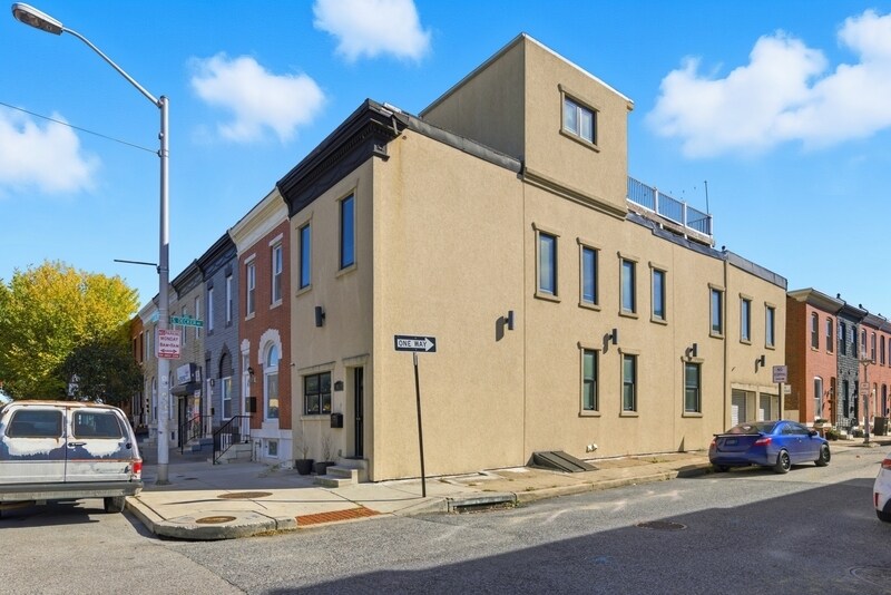 Primary Photo - 3021 E Baltimore St