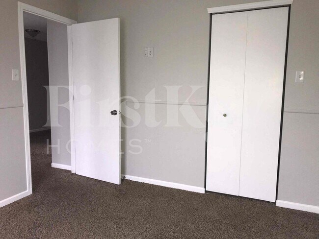 Building Photo - 1749 Blue Grass Pkwy