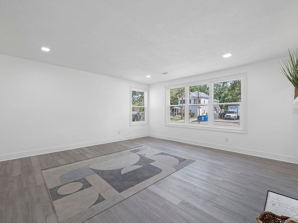 Building Photo - 908 E Lee St