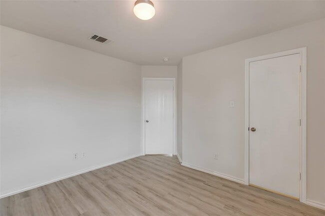 Building Photo - 3207 Barksdale Dr