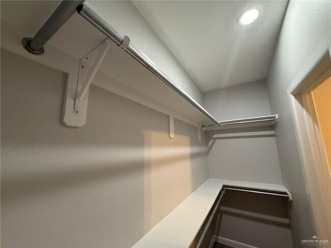 Building Photo - 19 Dove Ave