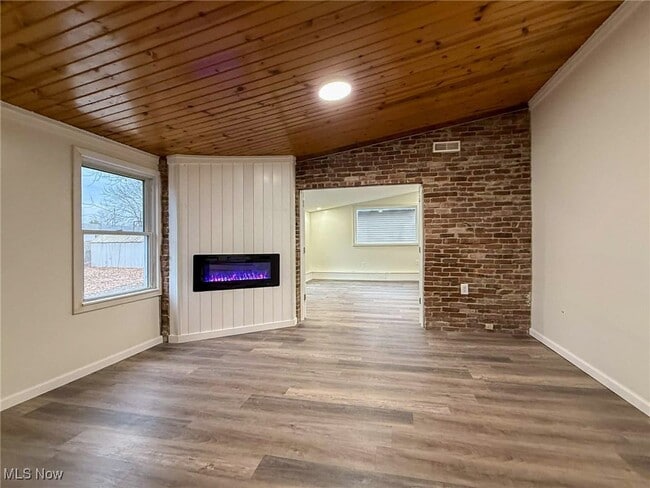 Building Photo - 11370 Parkside Ave NE