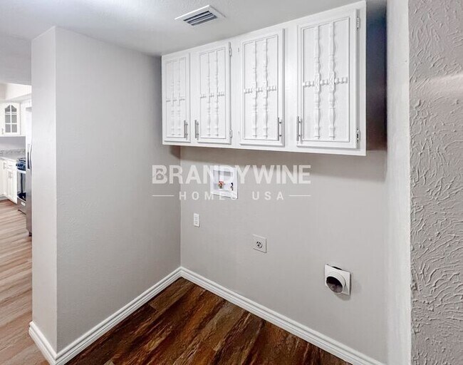 Building Photo - 4426 Mint Dr