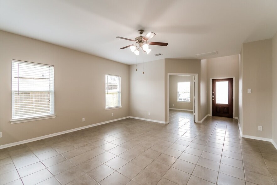 Building Photo - 323 Ginseng Ln