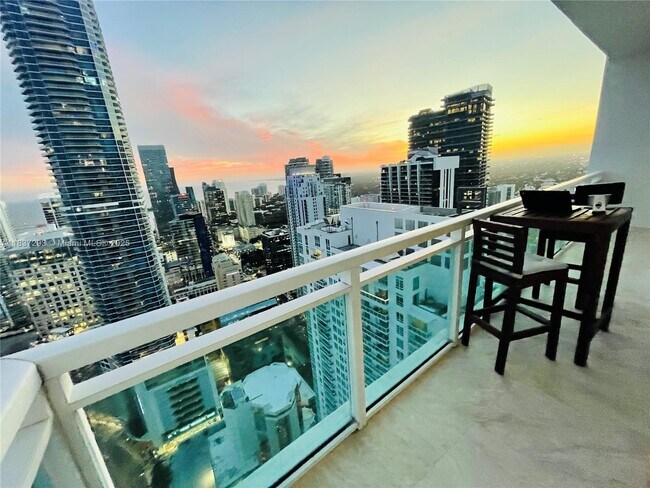 Building Photo - 950 Brickell Bay Dr