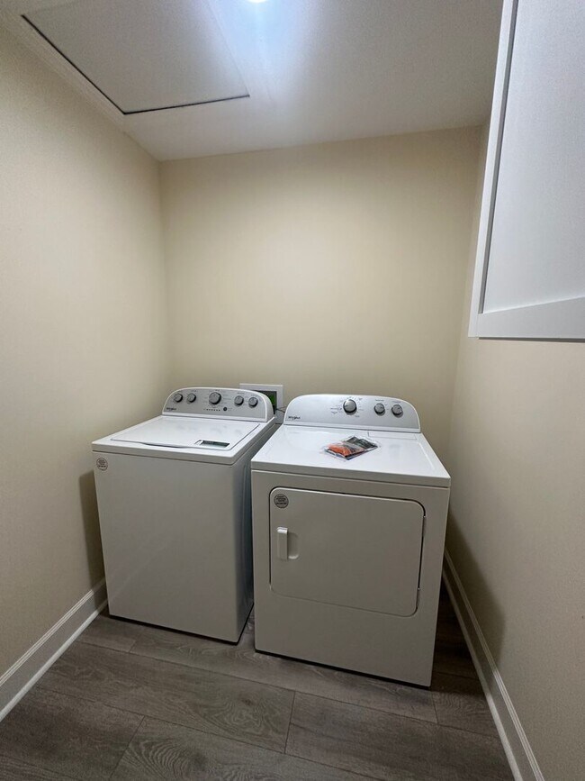 Building Photo - Brand New! Pre-leasing 26-27 Students