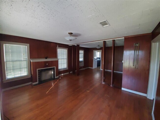 Building Photo - 4414 Capitol Ave