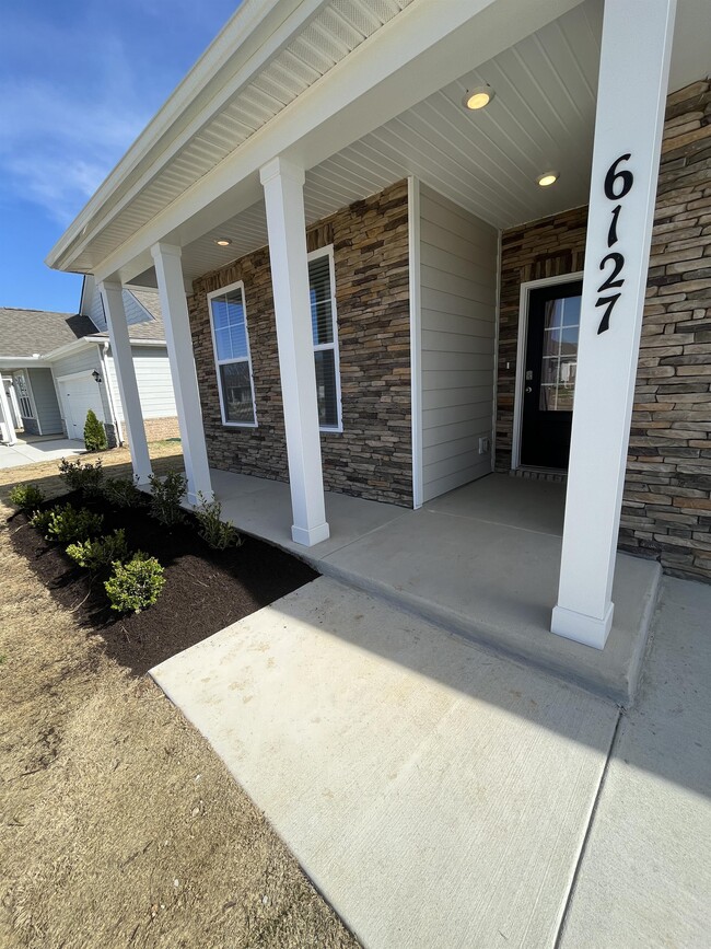 Building Photo - 6127 Japonica Ln