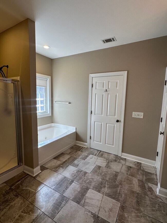 Building Photo - Gorgeous 3 Bedroom Home in the City!