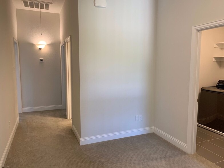 Building Photo - 2420 Holland Grove