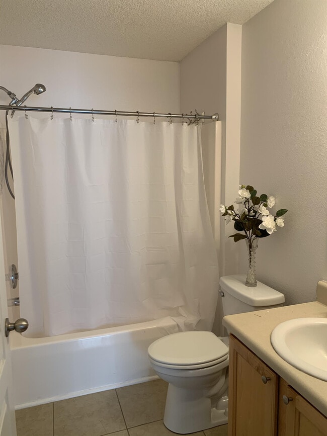 Building Photo - 8949 Camelot Pl