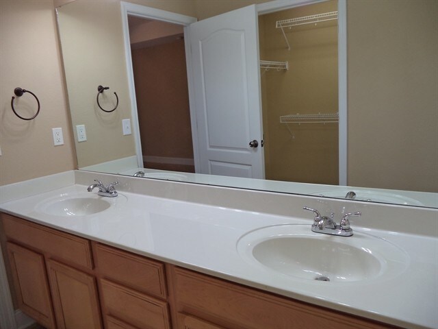 Building Photo - 6317 Stillglen Ln