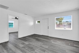 Building Photo - 3847 Maxine St