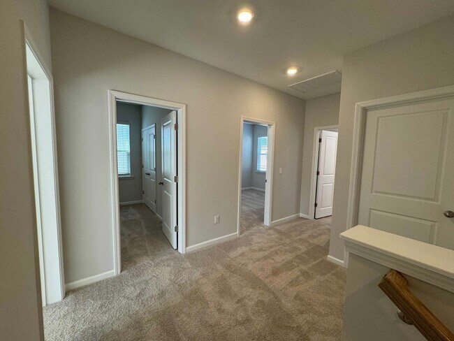 Building Photo - 20 Ladyslipper Ln