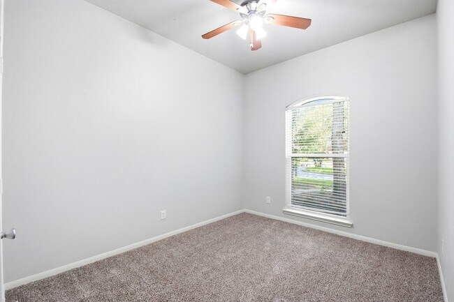 Building Photo - 31710 Midlake Park