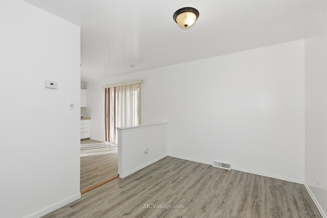 Building Photo - 3317 Birchwood Dr