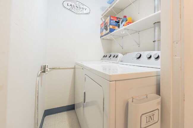 Building Photo - Executive Rental **Stylish & Fully Furnished 2-Bedroom in the Heart of Farmington – Flexible Leas...